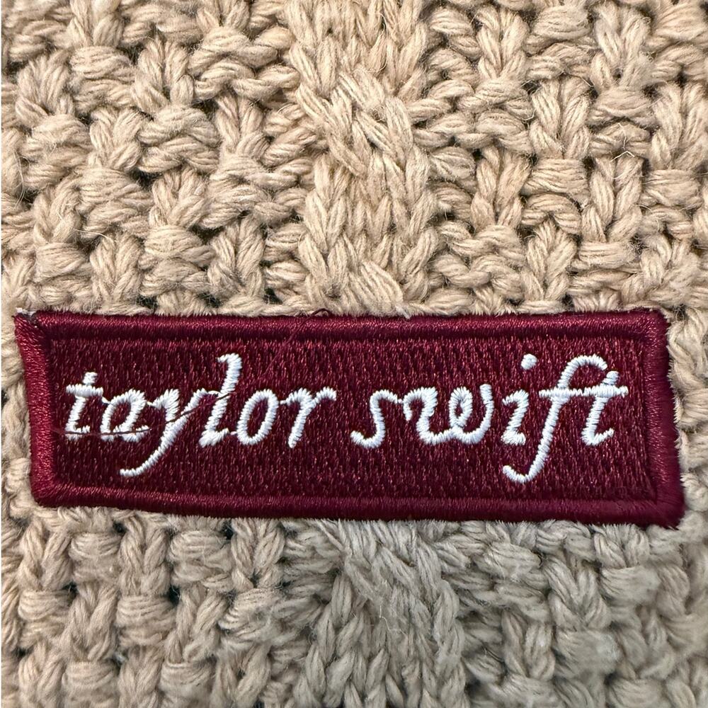 Taylor Swift authentic rare 2020 holiday beige red Folklore cardigan sweater XL - Picture 4 of 12